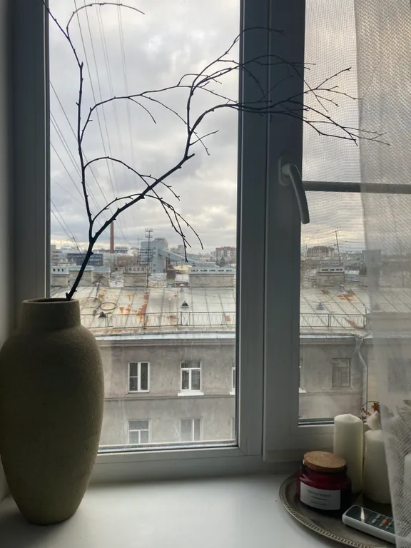 Зелёная студия с балконом
