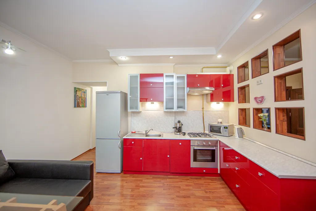 4BR Apartment next to St Isaak Cathedral