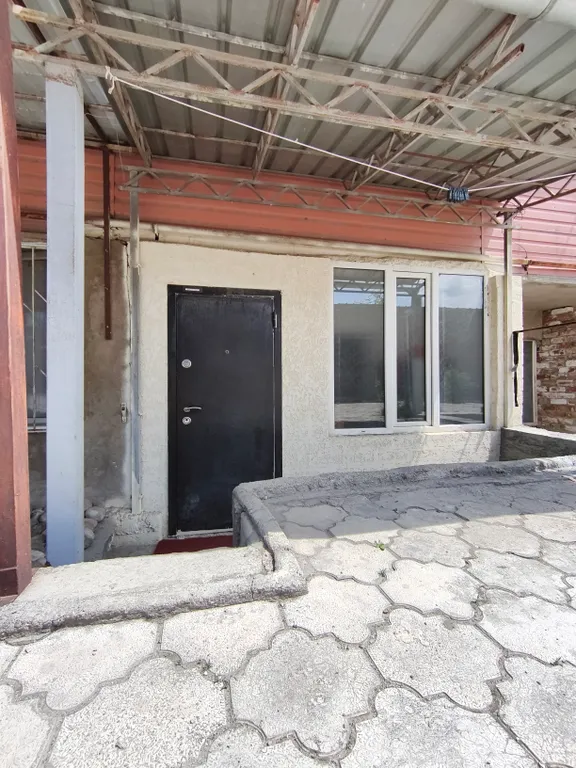 Просторная квартира с отдельным входом, две двуспальные кровати