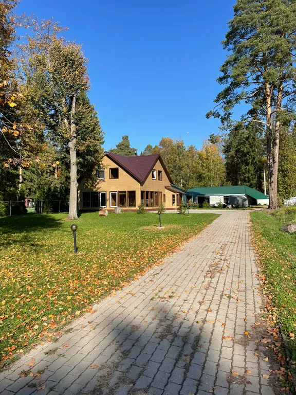 Дом на берегу реки Волга