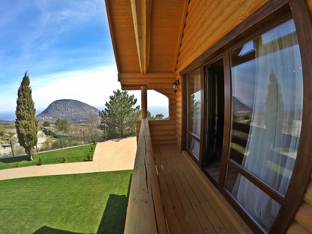 Дом с панорамным видом на море и гору Аю-Даг