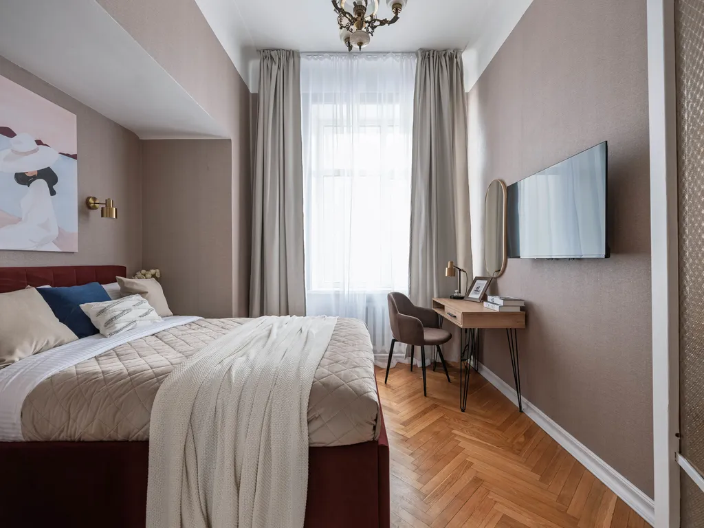 Просторная квартира с тремя спальными и балконом с видом