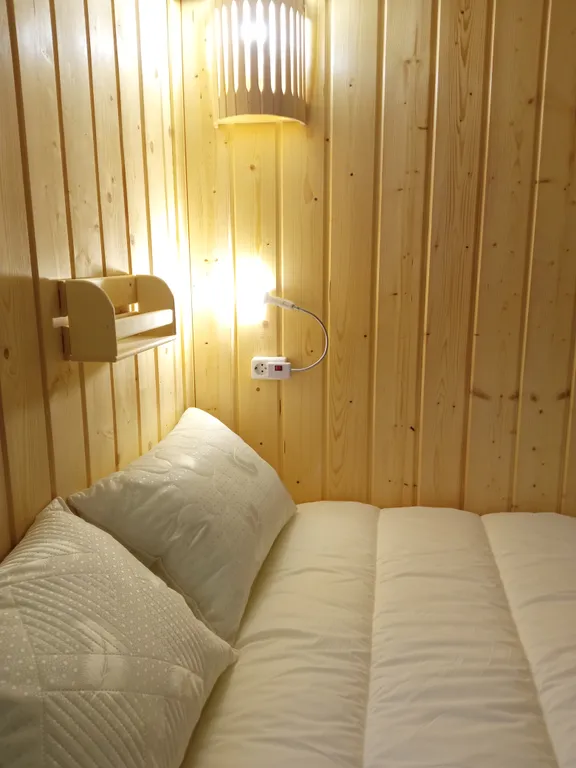 Домик у самого озера