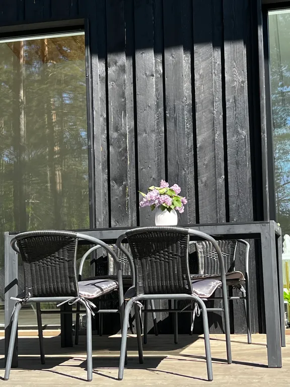 Стильный дом на берегу Ладожского озера с панорамным видом