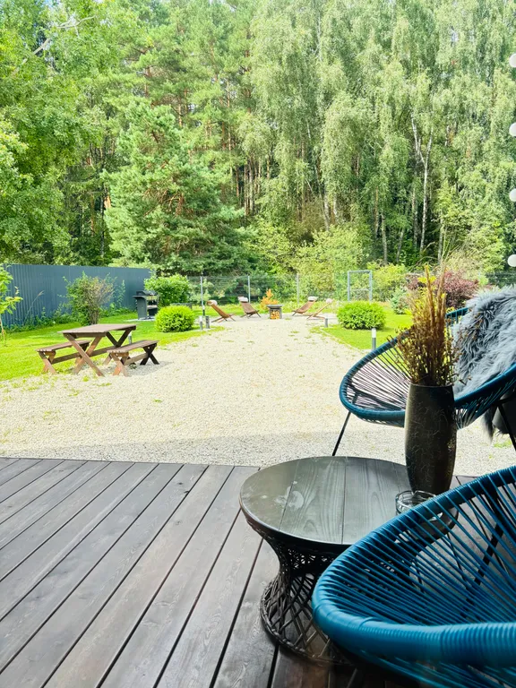 Уютный домик у леса с камином и панорамными окнами