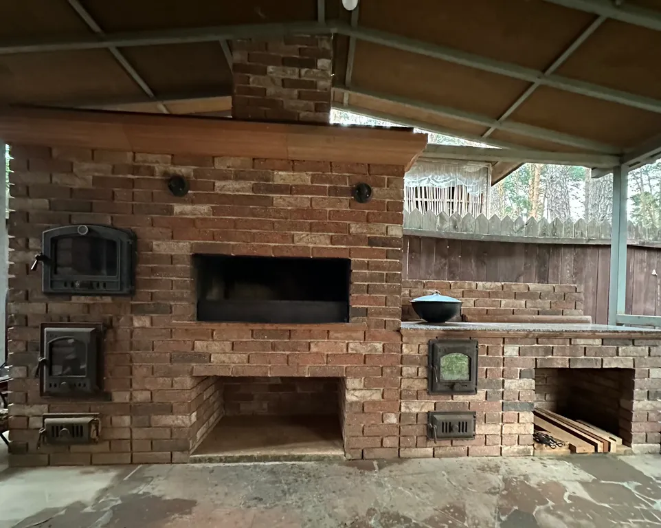 Уютный дом в лесу