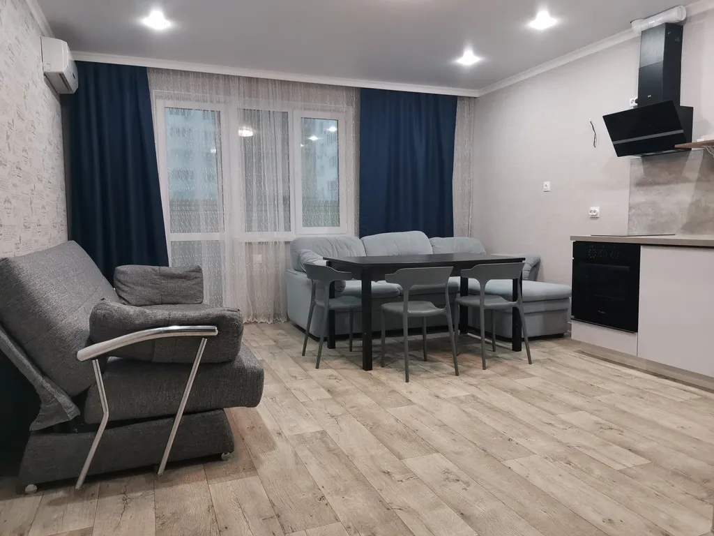 Квартира с огромной кухней-гостиной — аренда посуточно в Оренбург