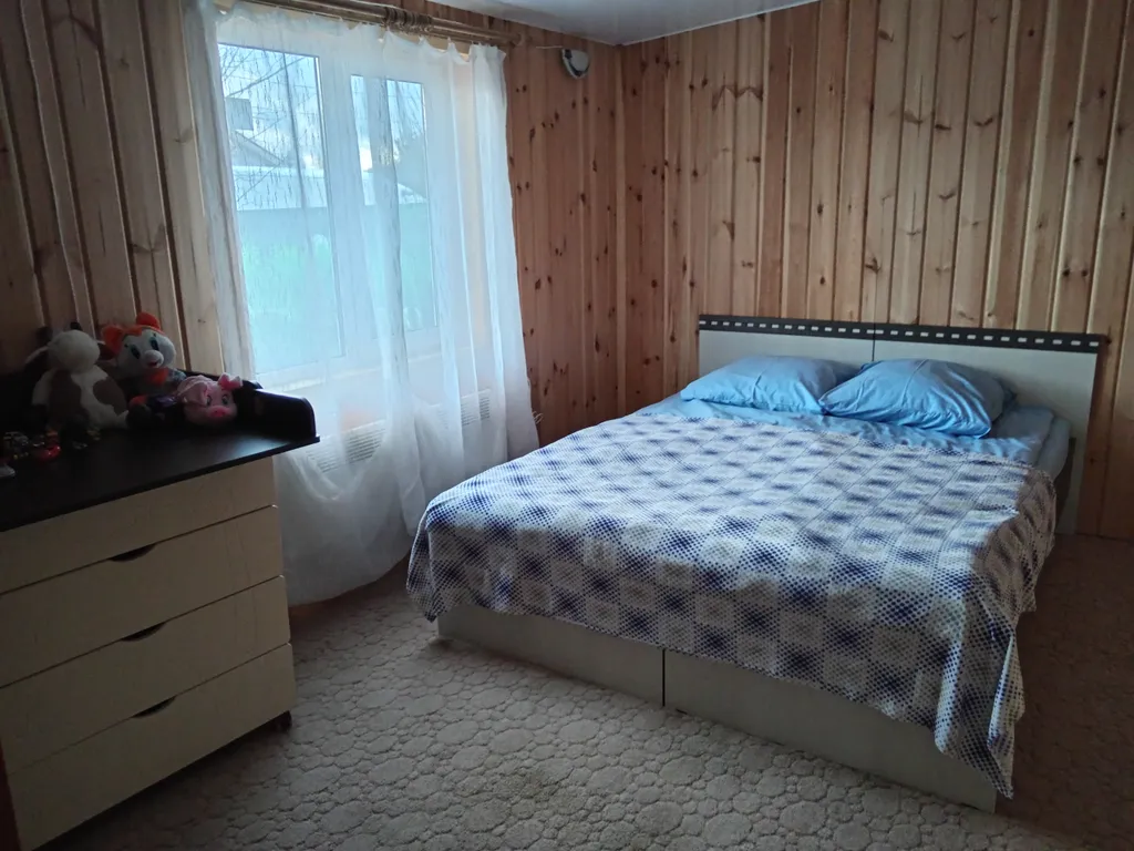 Тихий дом на берегу пруда