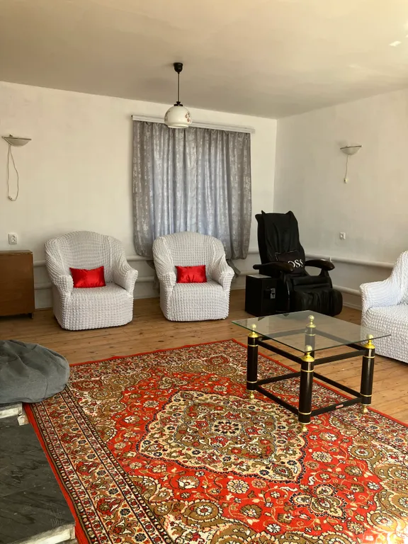 Трёхэтажный коттедж с сауной и бассейном в тихом заливе волги