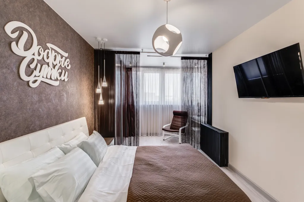 Элегантная квартира со стильной мебелью и уютной обстановкой