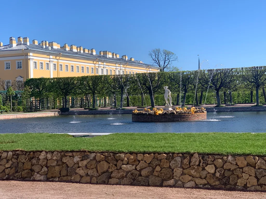 Квартира с видом в центре Петергофа