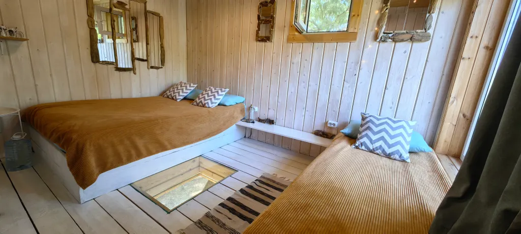 Коттедж Дом на дереве с окном на полу — Веськово