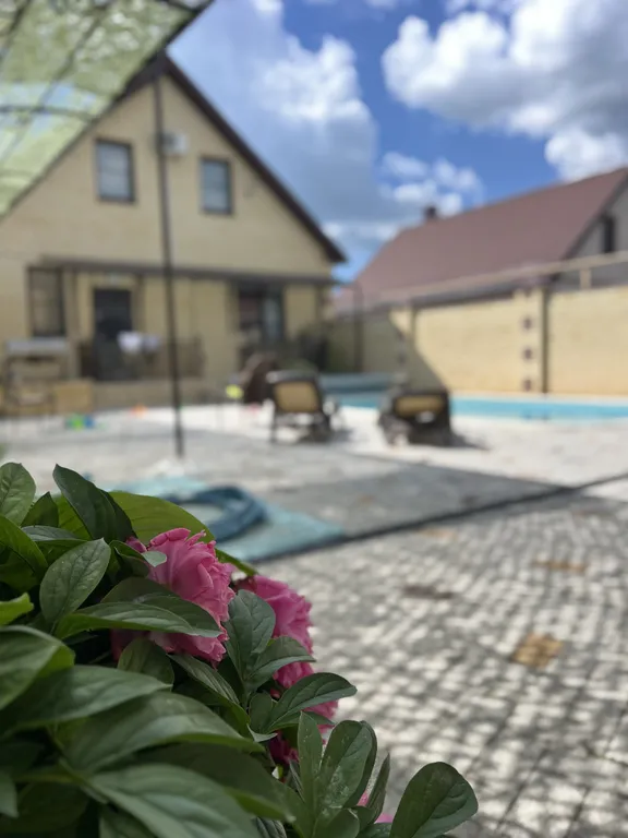 Коттедж Загородный дом 5 спален с бассейном и большой территорией — аренда посуточно в Анапская