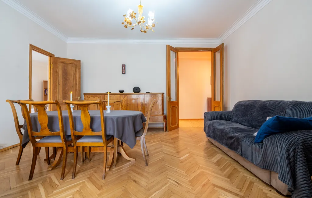 Просторный апартамент возле парка в центре Ваке