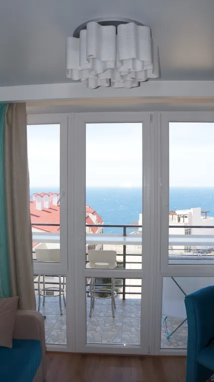 Двухкомнатный апартамент с потрясающим видом на море