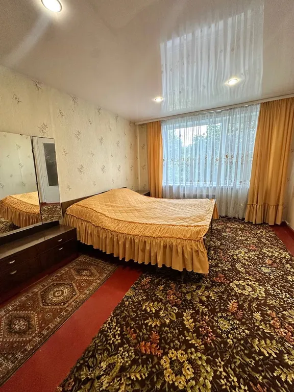 Уютный дом на берегу реки