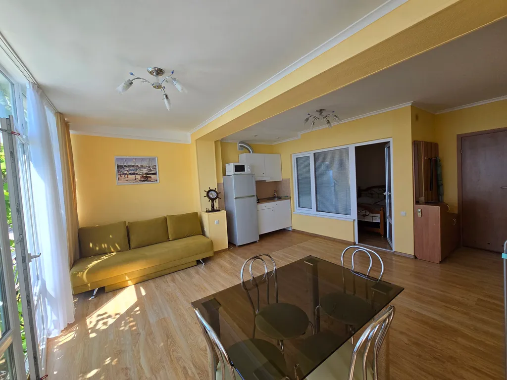 Апартаменты в эллинг Селена с французским балконом