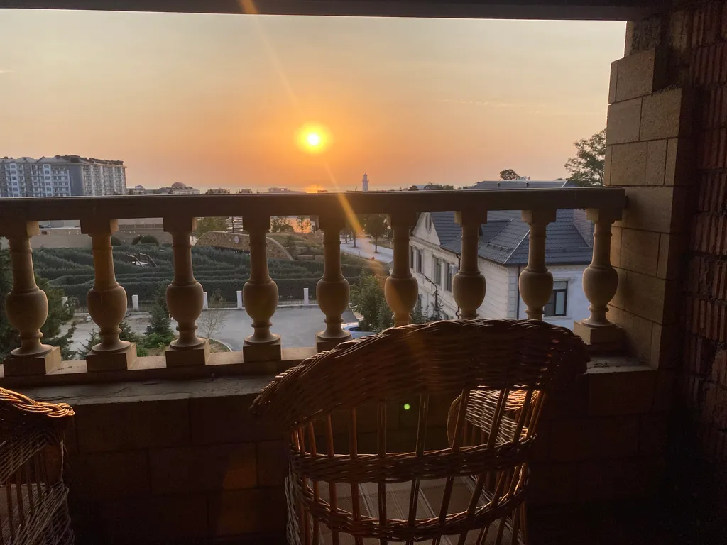 Дом напротив фонтана с потрясающим видом на крепость, фонтан и море