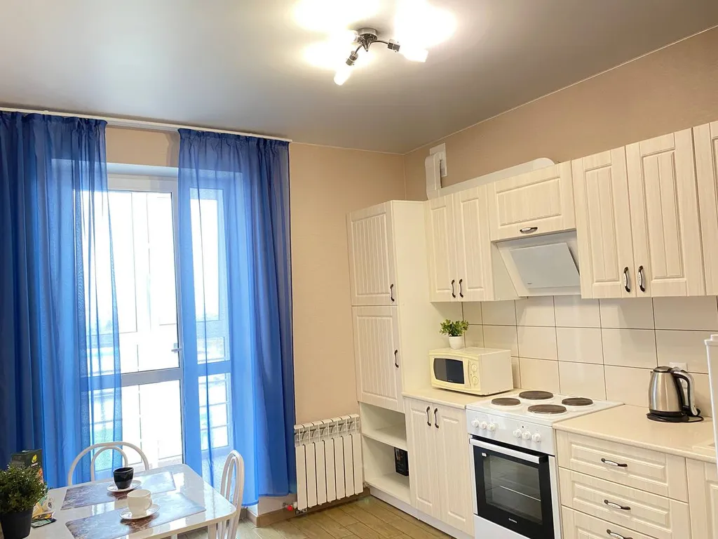 Уютная квартира с ортопедическим матрасом и панорамным балконом