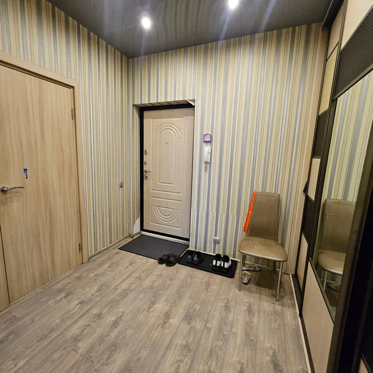 Большая квартира с лоджией в центре города