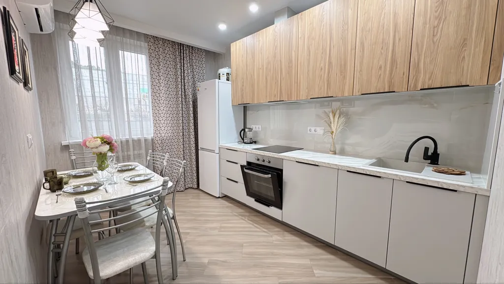 Квартира Квартира Для большой семьи, двухкомнатная, с видом на бассейн и море — Адлер