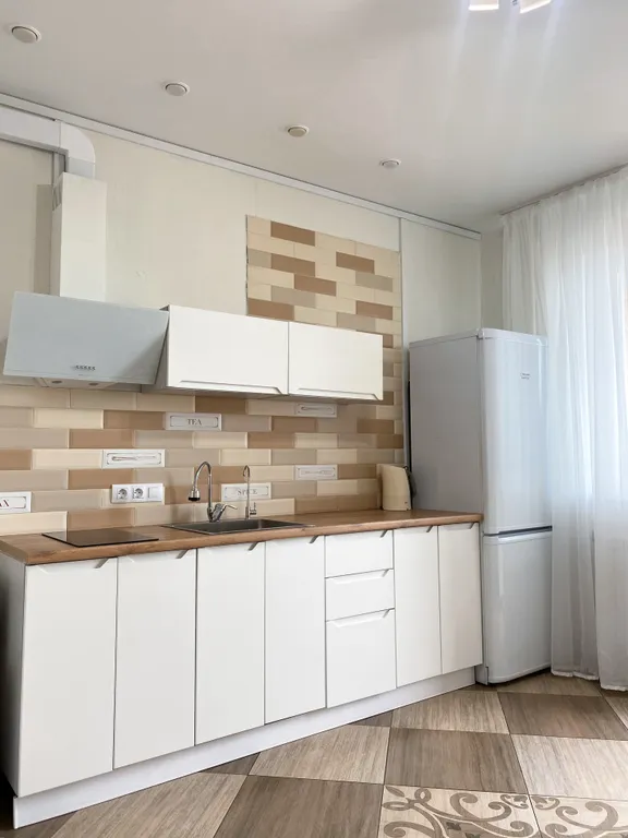 Большая семейная квартира до 5 гостей рядом с Волгой