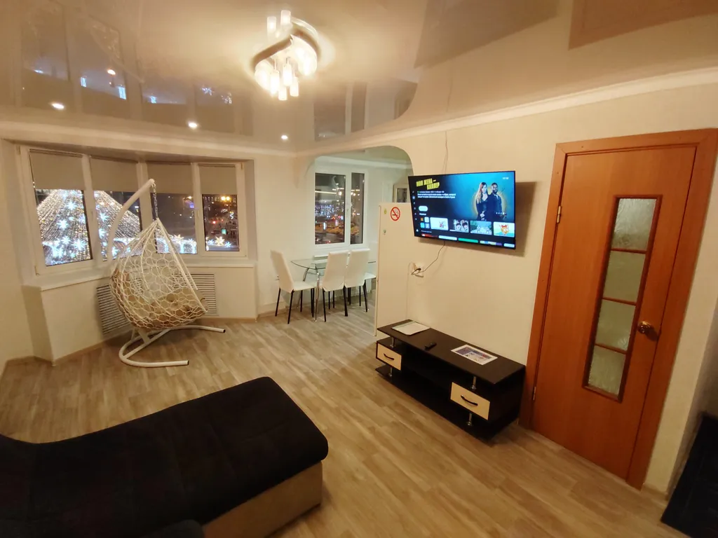 Студийного плана двухкомнатная квартира с шикарным видом на площадь Пять Углов