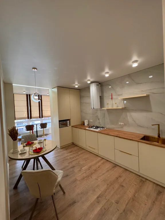 Дизайнерская квартира с красивым видом в новом доме бизнес-класса