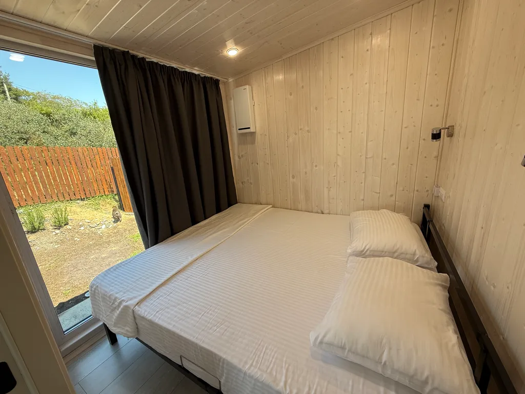 Коттедж с баней и бассейном и видом на море и аэропорт