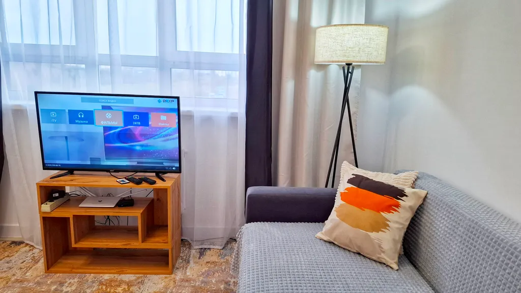 Квартира с видом на Уральские горы и реку Исеть! от 1 до 8 гостей.