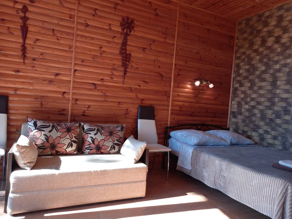 Студия с балконом и панорамными окнами