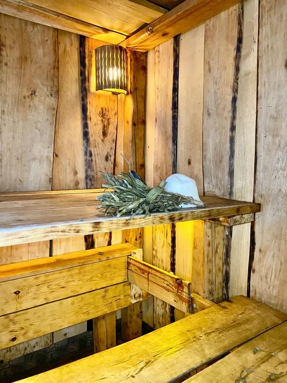 Коттедж Большой дом с террасой, баней на дровах и чаном в лесу на берегу реки — Старово