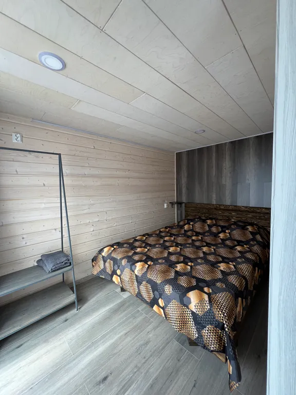 Коттедж Модульный коттедж на самом берегу реки — Ручьи