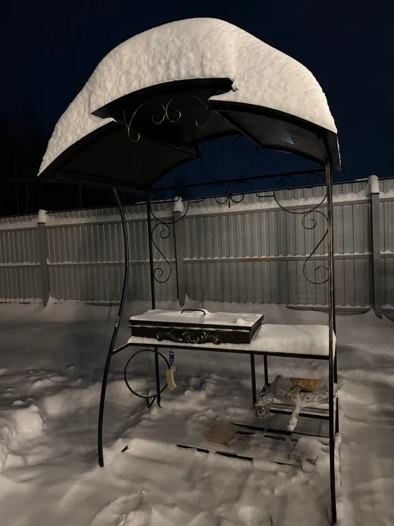 Домик в шалаше в деревне