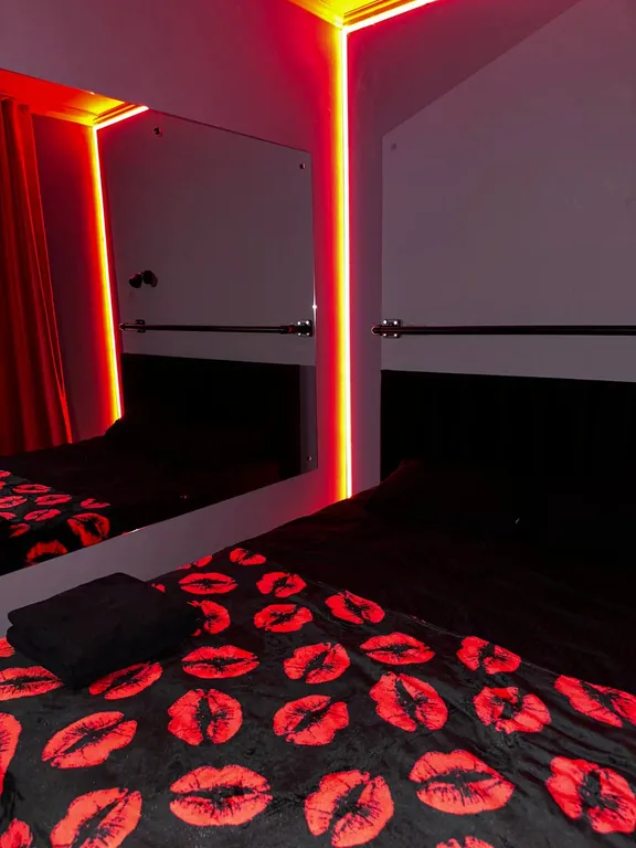 Апартаменты красная комната