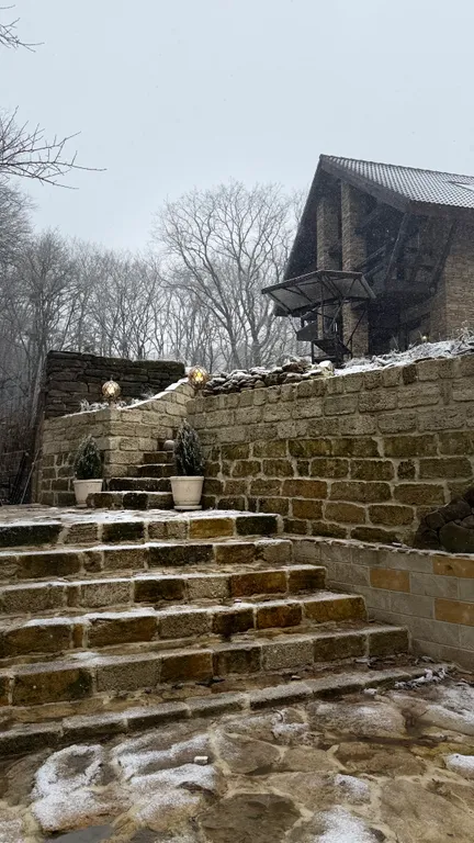 Шале в черте города с выходом в лес