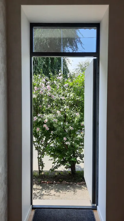 Квартира с отдельным входом на набережной