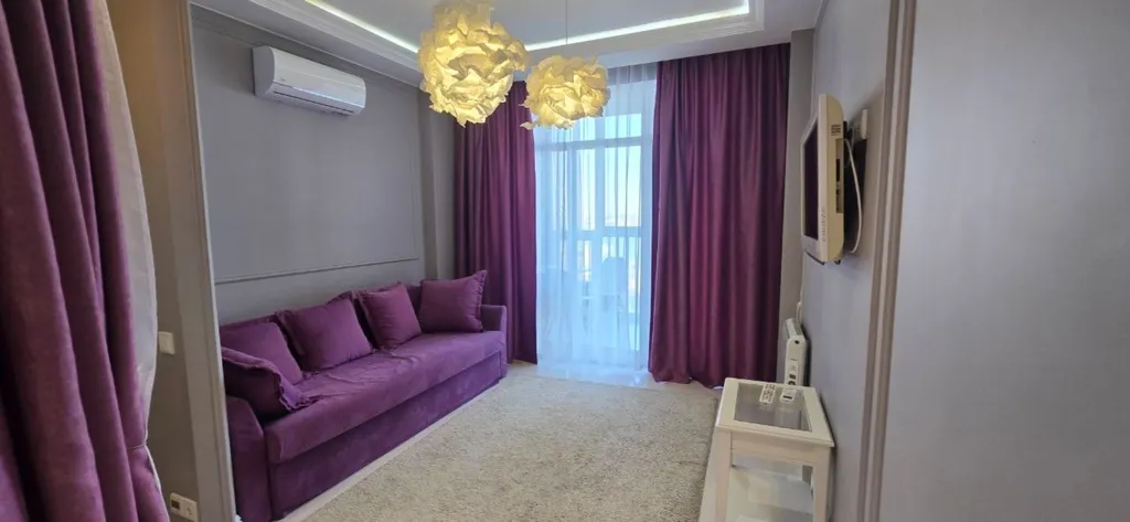 3-комнатная квартира в центре с видом на море