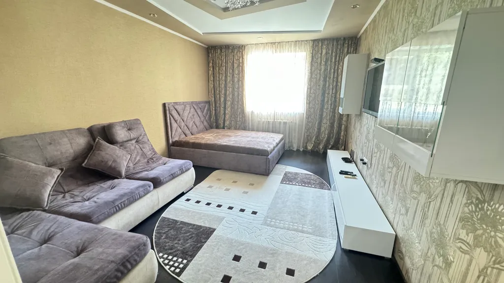 Коттедж с двориком и гаражом