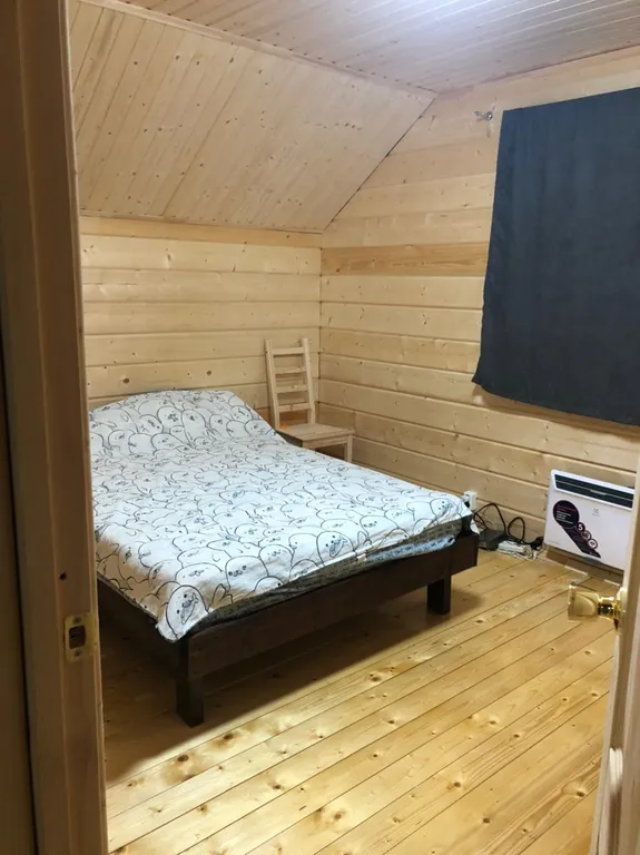 Карельский домик в заливе Ладожского озера