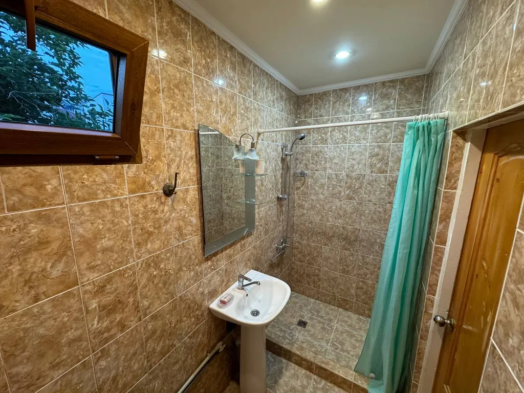 Коттедж Уютный второй этаж дома с отдельным входом и территорией во дворе — Сухум