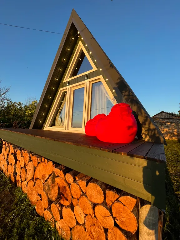 Уютный афрейм с горячей купелью на берегу реки Дон