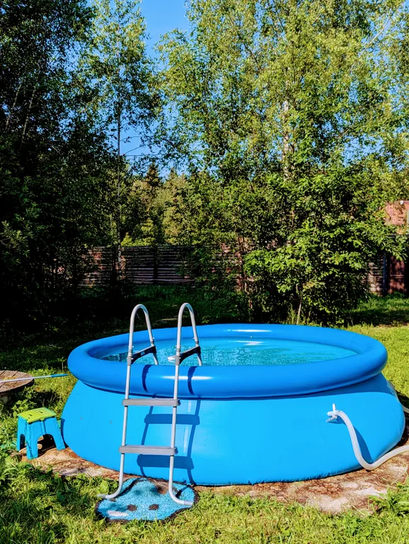 Коттедж Уютный домик с камином и бассейном — Глазово