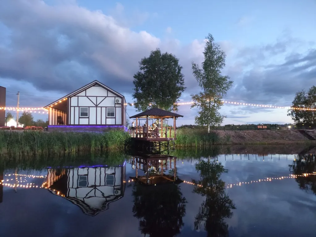 Дом отдыха на берегу озера