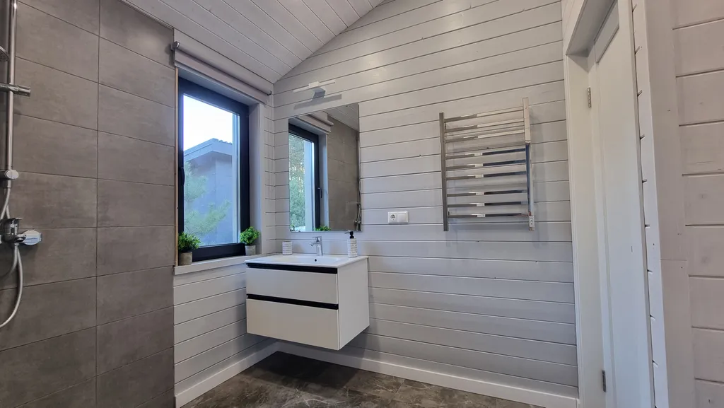 Коттедж Стильный барнхаус с горячей купелью фурако с видом на воду — Можайск