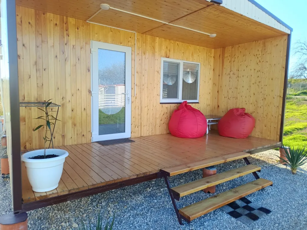 Уютный домик рядом с морем