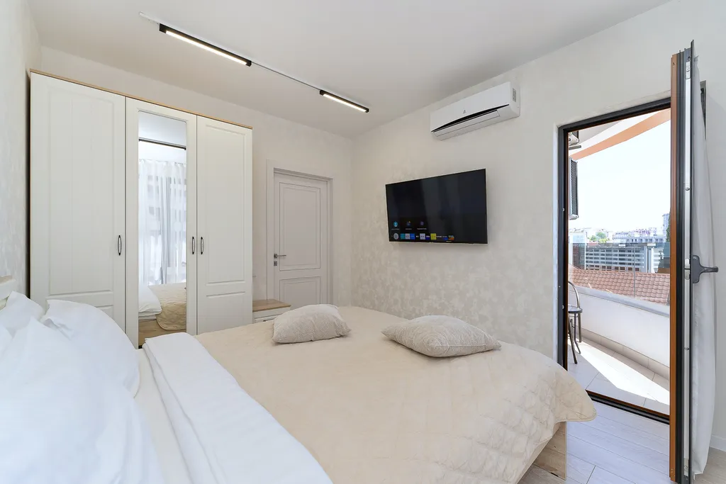 Трехкомнатная квартира у моря с балконом!