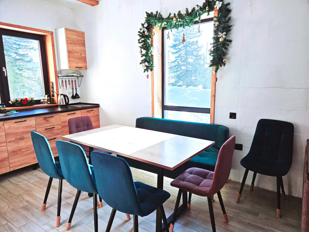 Таунхаус с видом на гору Зелёная