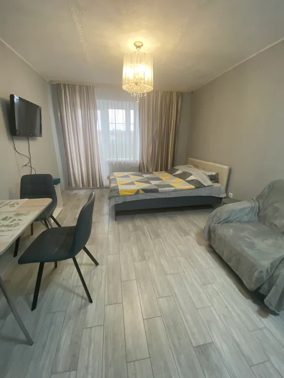 Уютная и чистая квартира с удобным заездом в город и большой парковкой