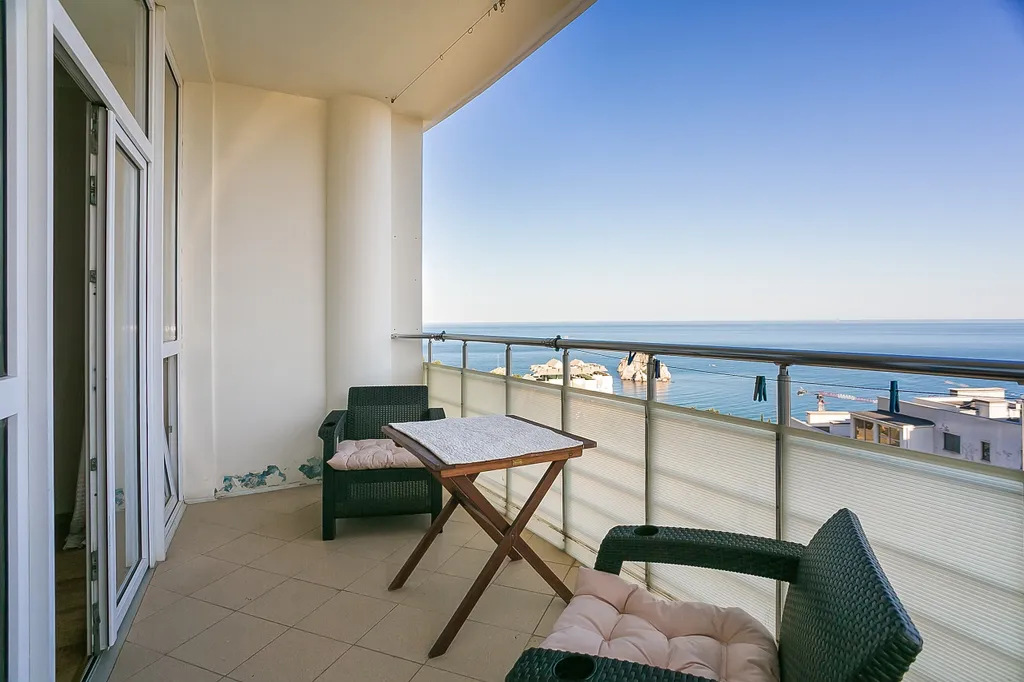 Апартаменты с видом на море и горы рядом с Артеком в Белом доме